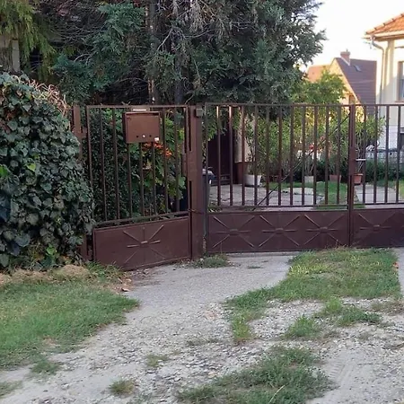 Little Bear Apartment Mogyorod